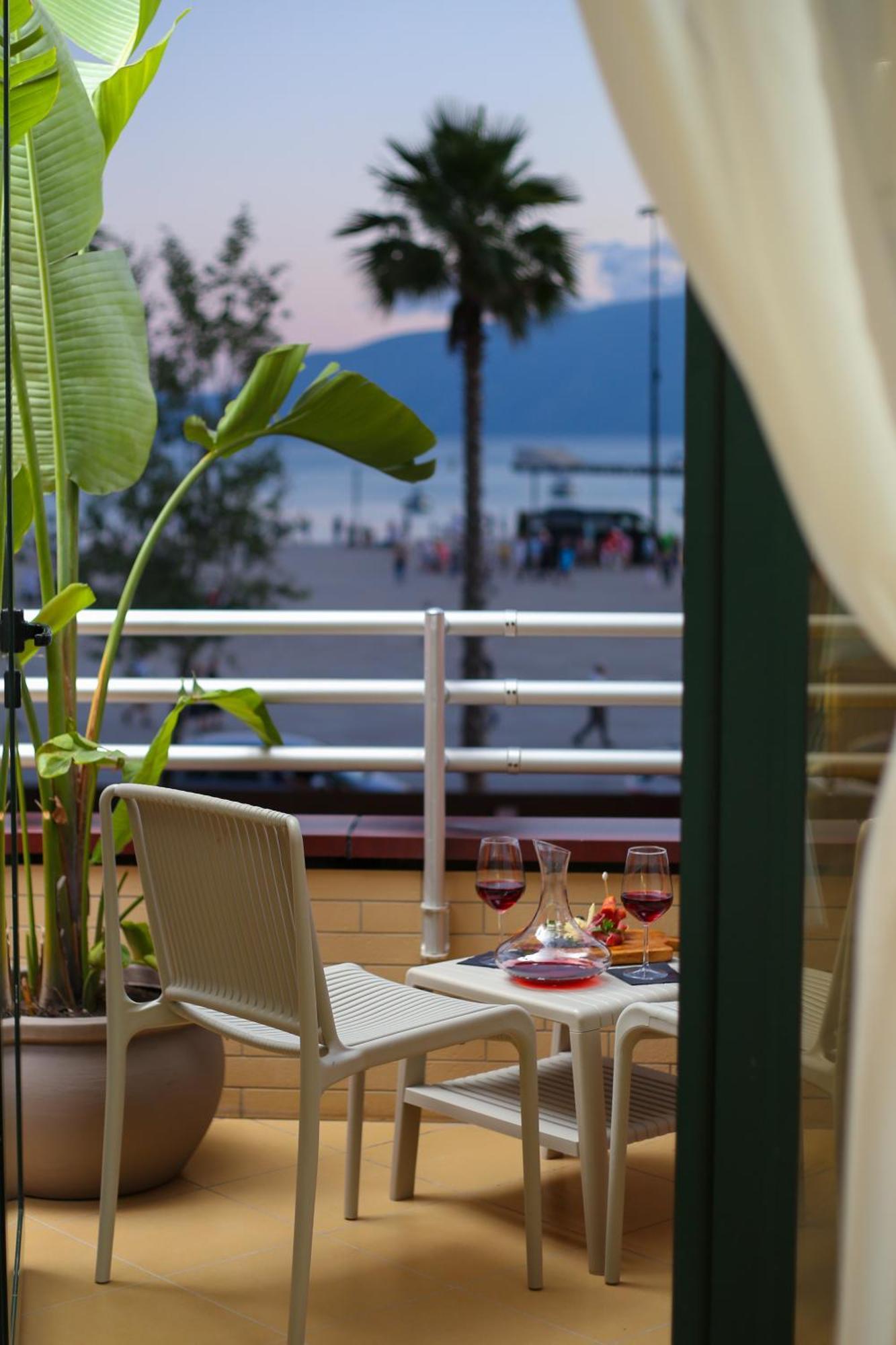 Hotel Brooklyn Vlorë Exterior foto